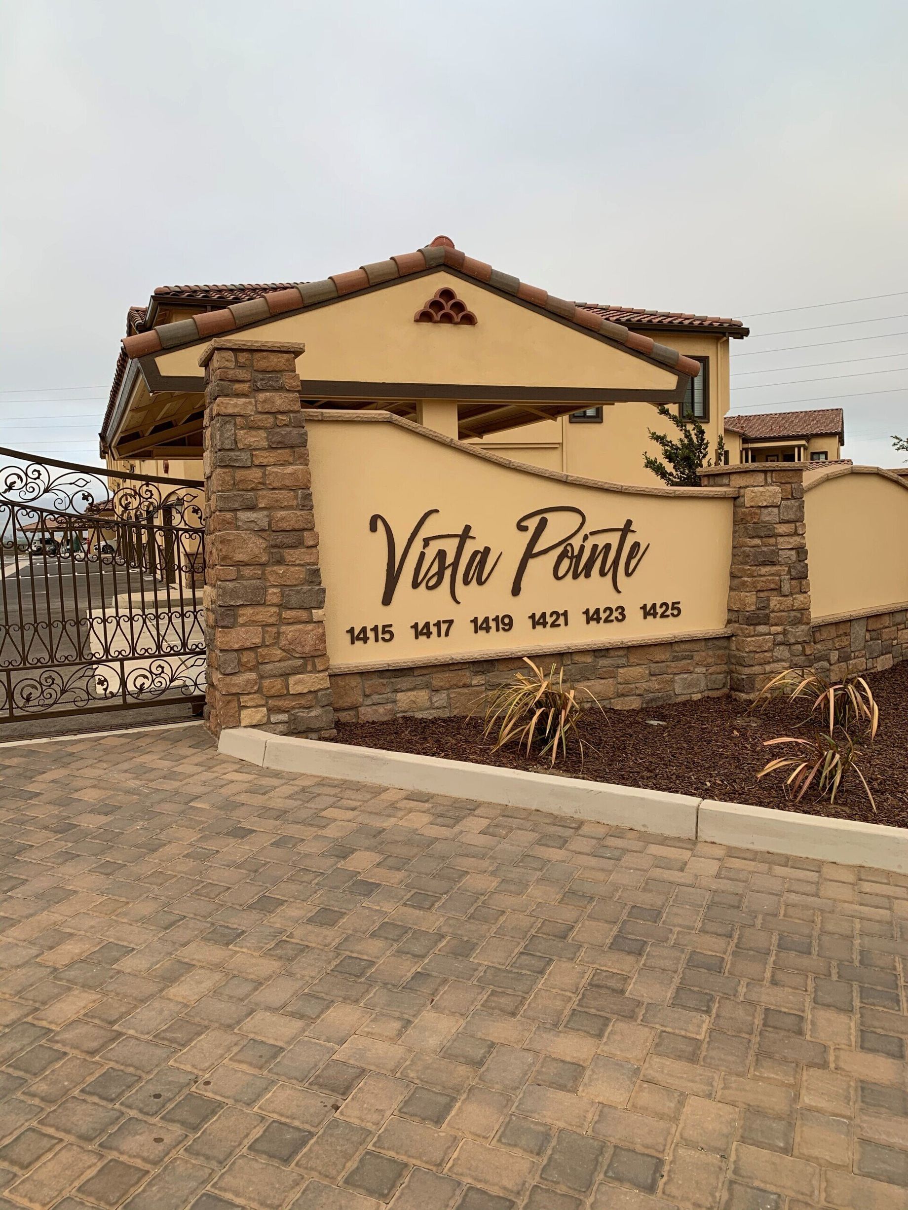 vista pointe exterior