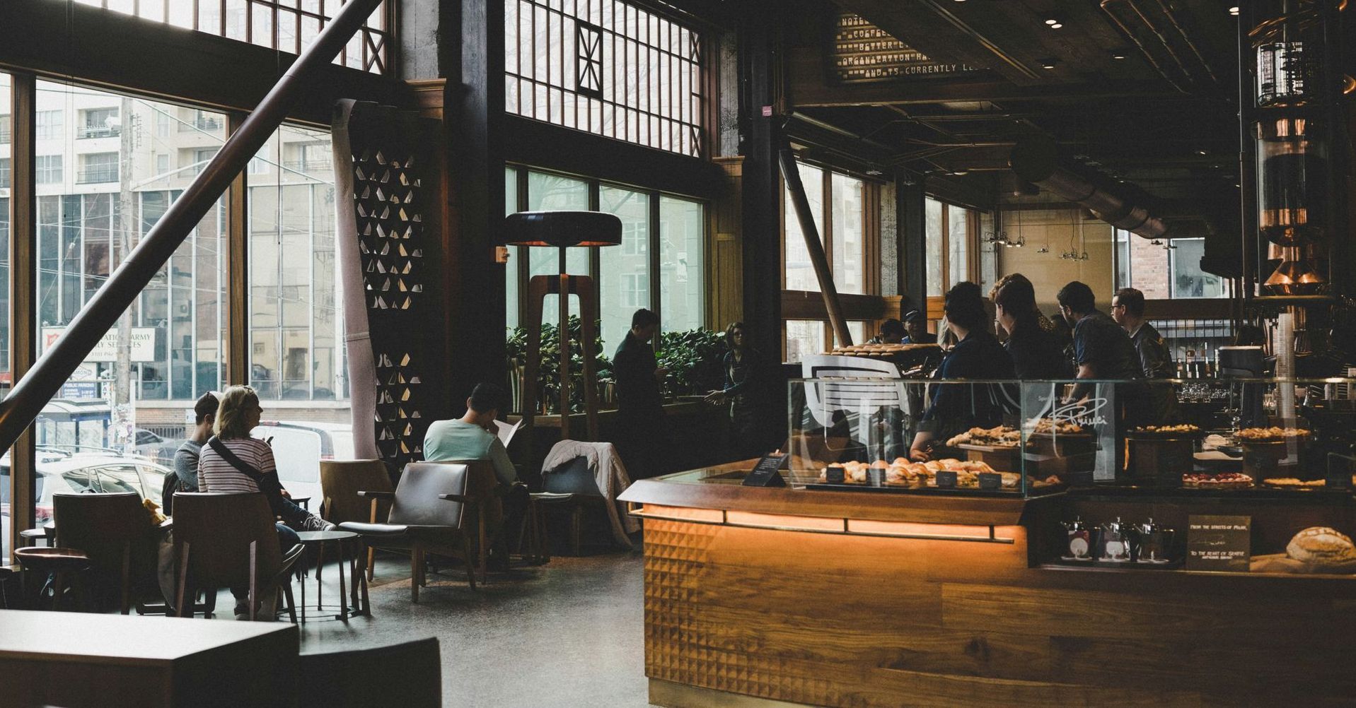 A group of people are sitting at tables in a restaurant.
