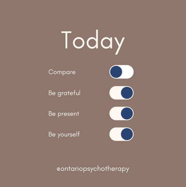 Une affiche qui dit aujourd'hui, comparez, soyez reconnaissant, soyez présent, soyez vous-même