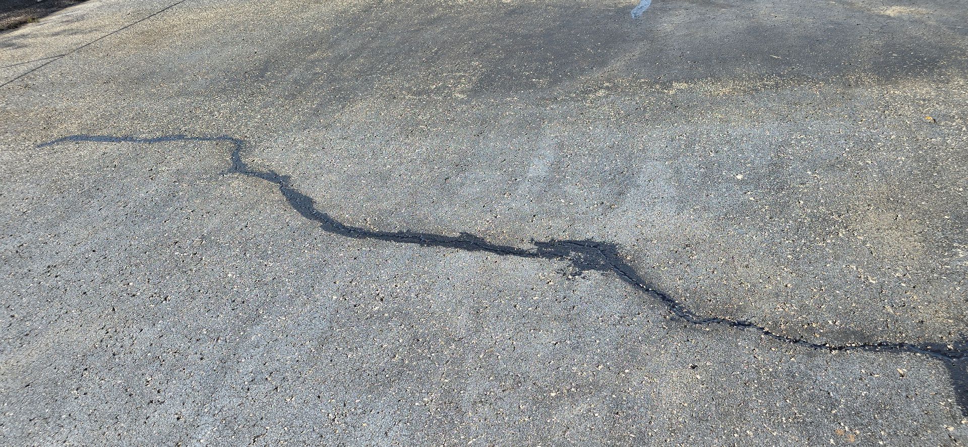 Asphalt Crack Filling in Mascoutah, IL