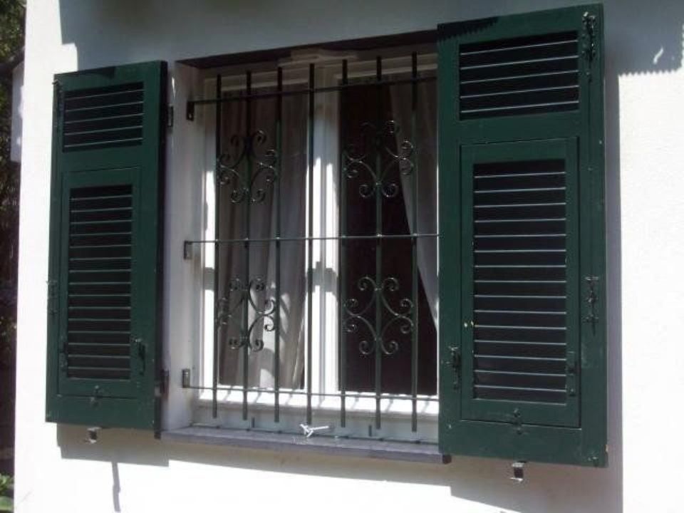finestra con inferriata