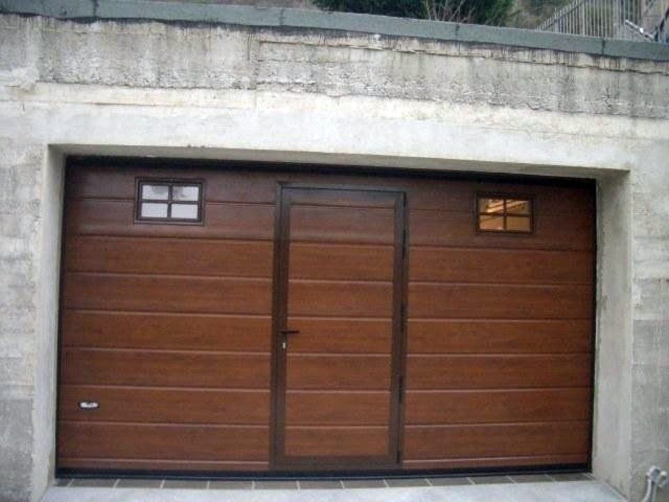 portone basculante in legno