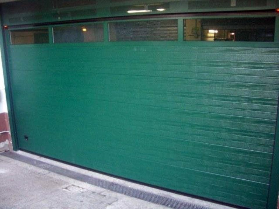 portone basculante verde