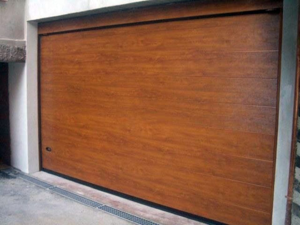 portone basculante in legno per privati