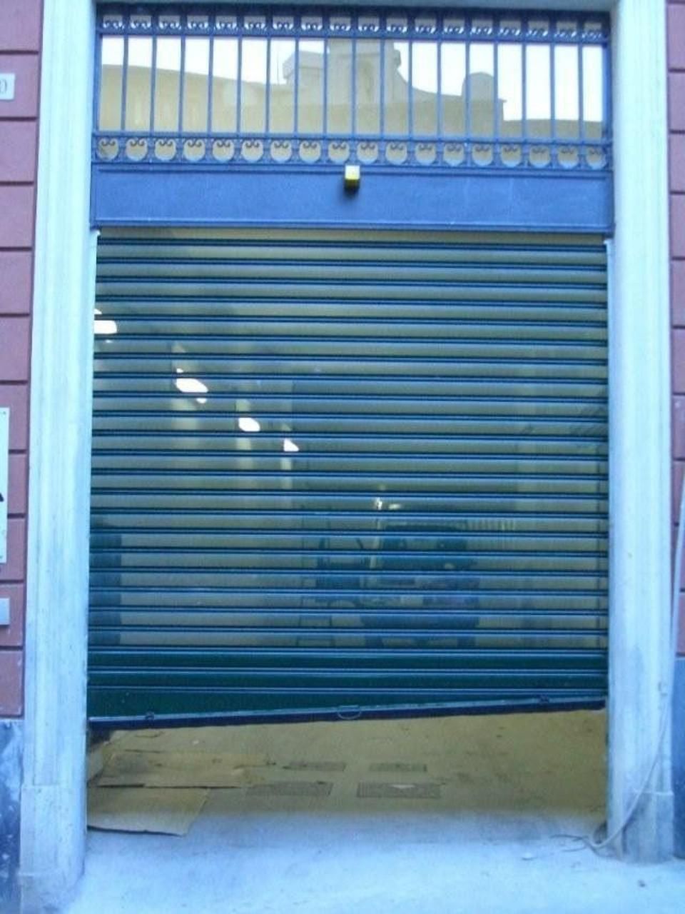 serranda avvolgibile per attività