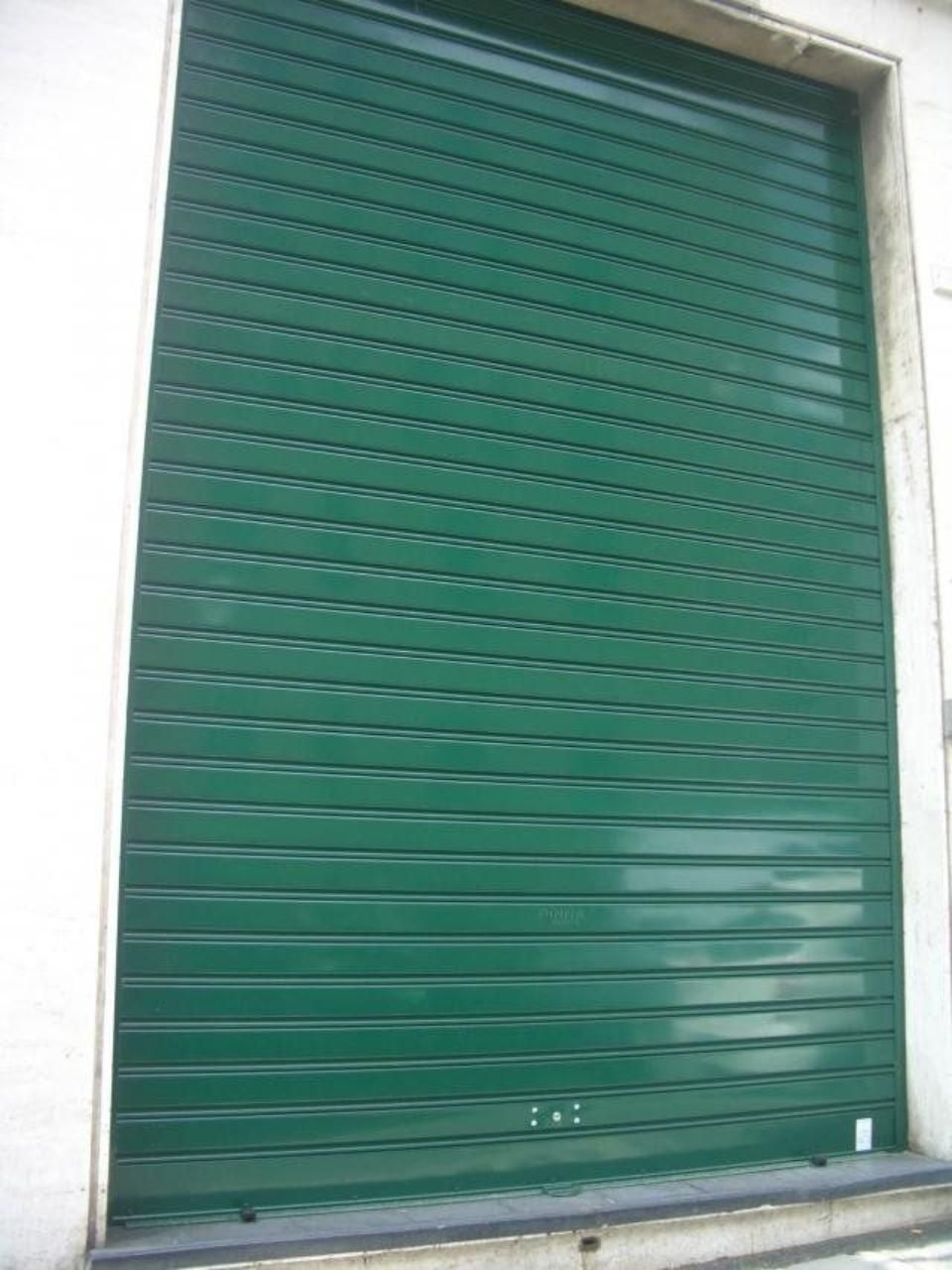 serranda avvolgibile verde