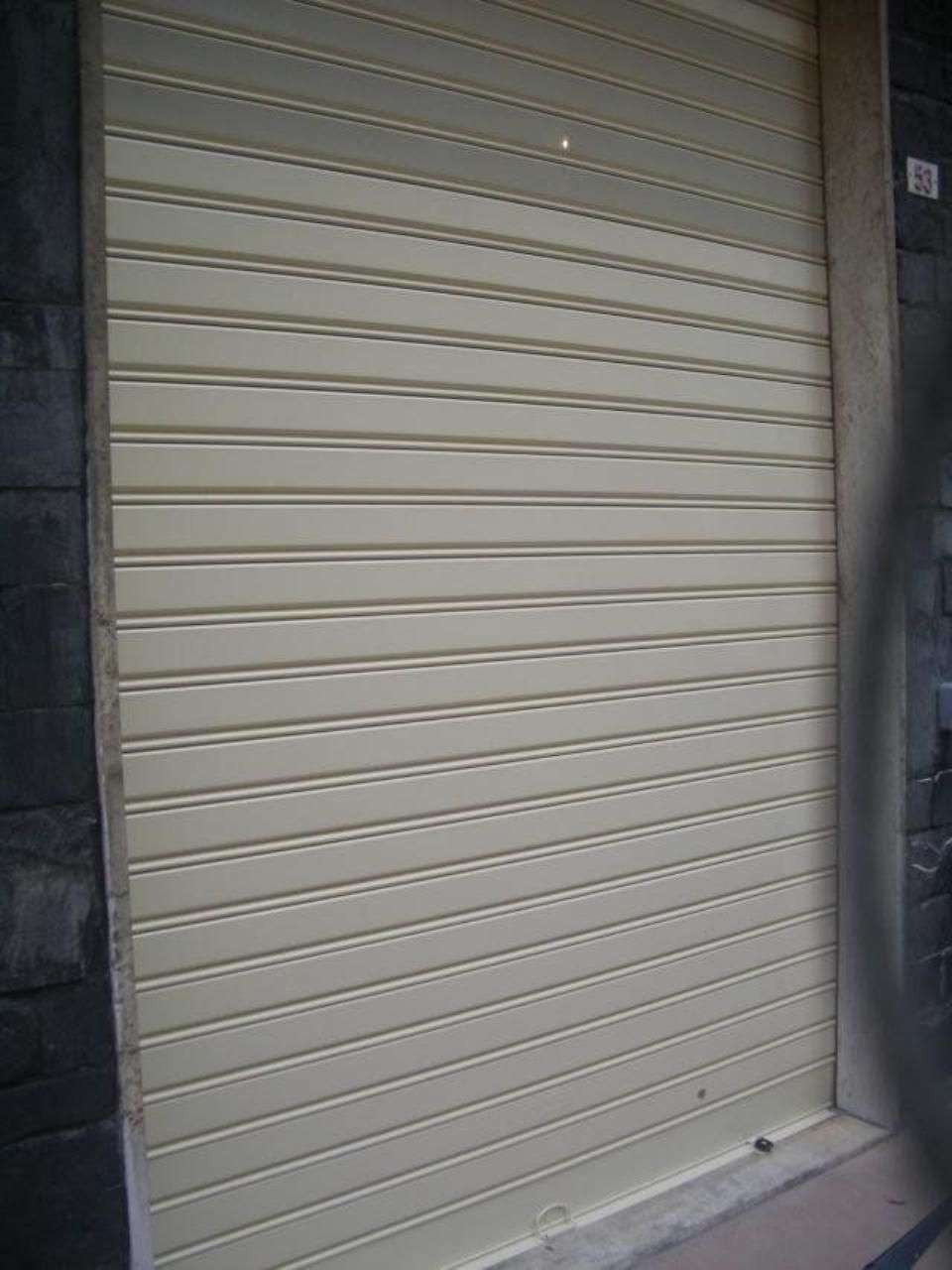 serranda avvolgibile bianca