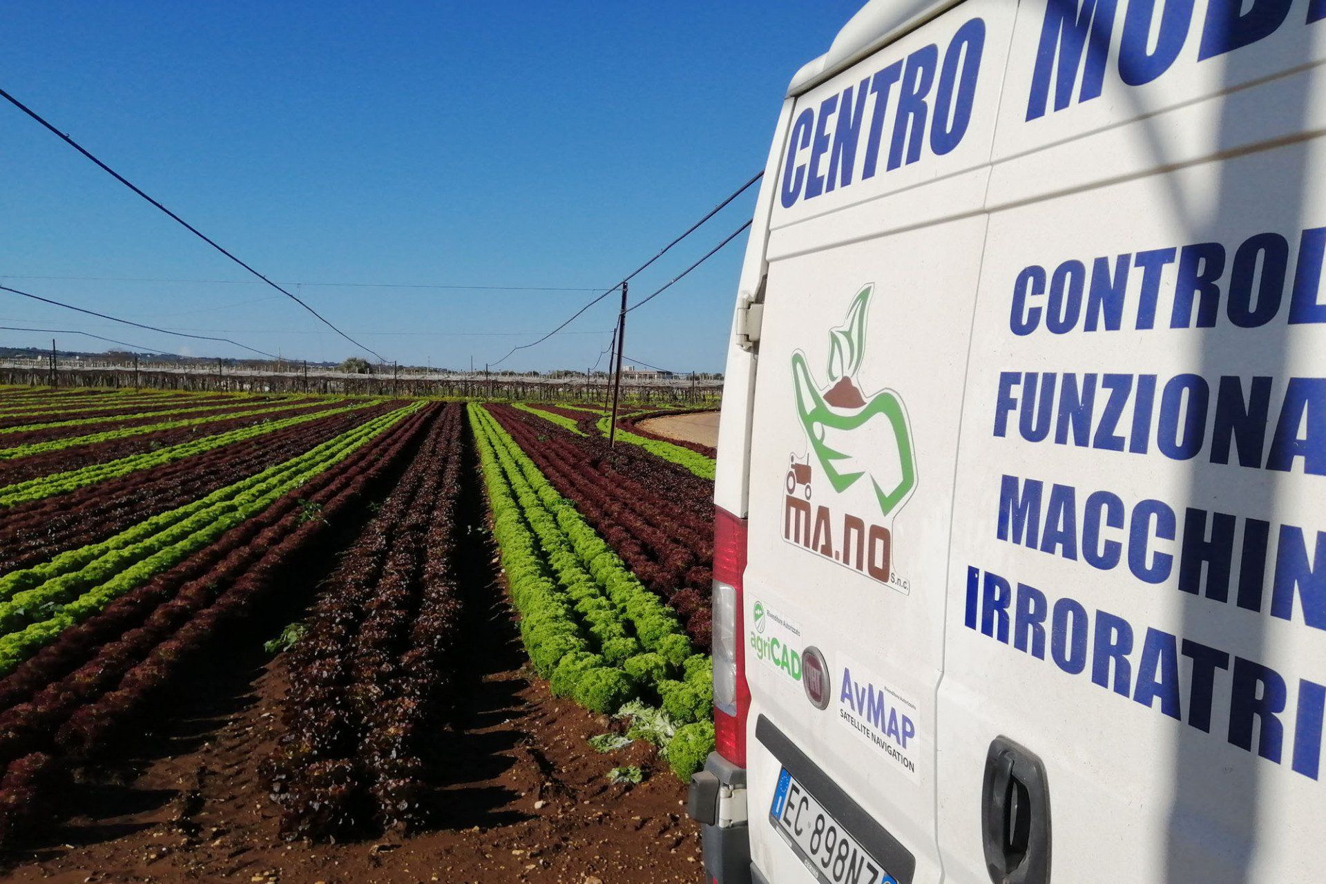 Furgone della ditta specializzata in manutenzione di irrogratrici