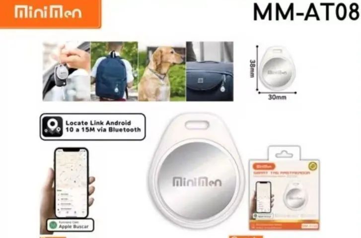 Uma pessoa está segurando um telefone ao lado de um dispositivo minimen