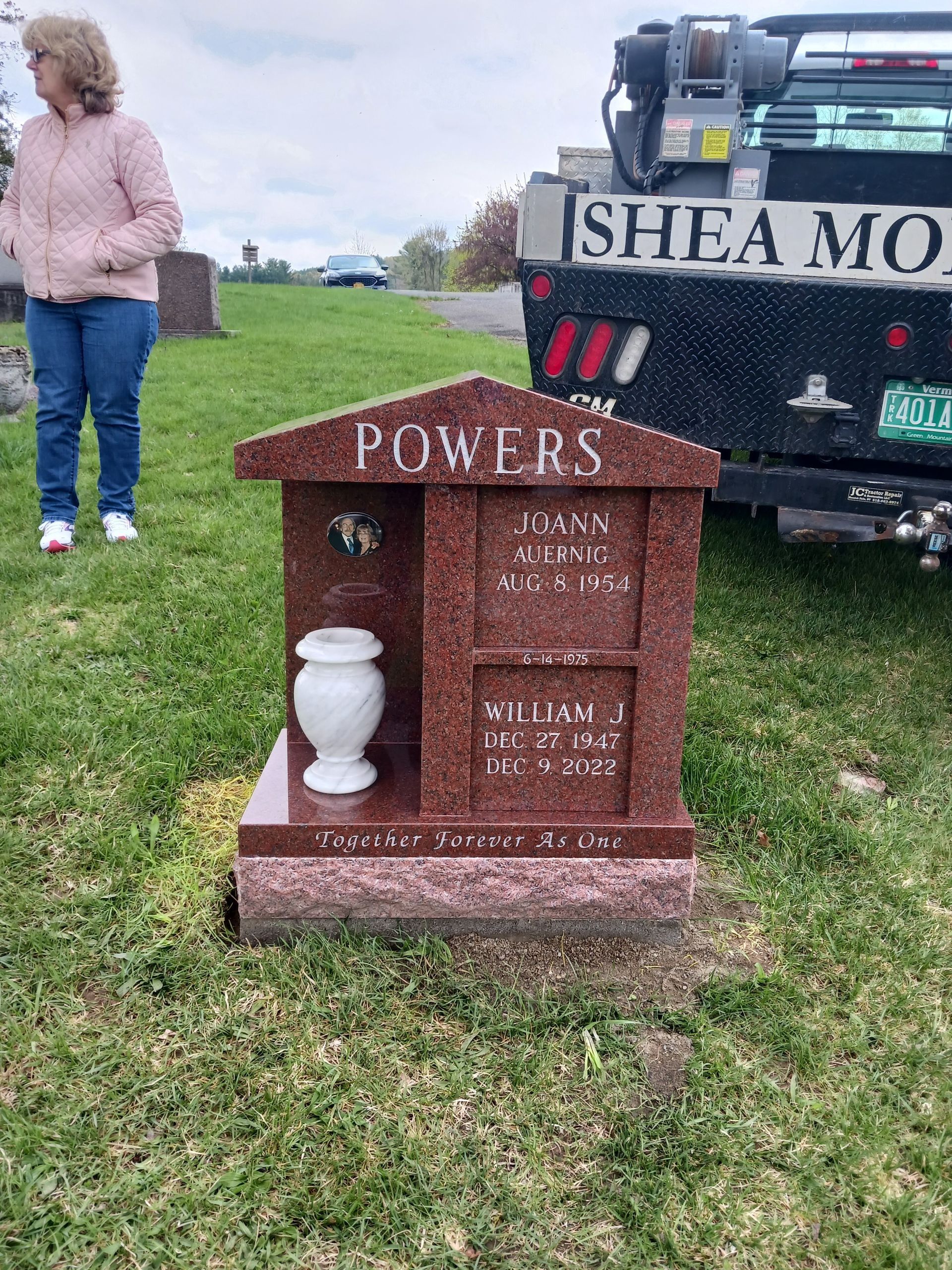 Red granite headstone: 