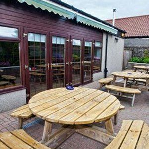 outdoor restaurant seating