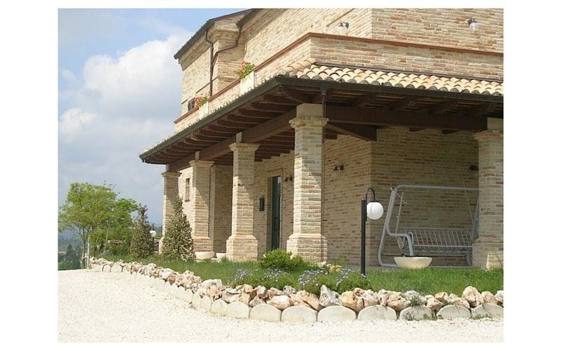 facciata villetta con portico