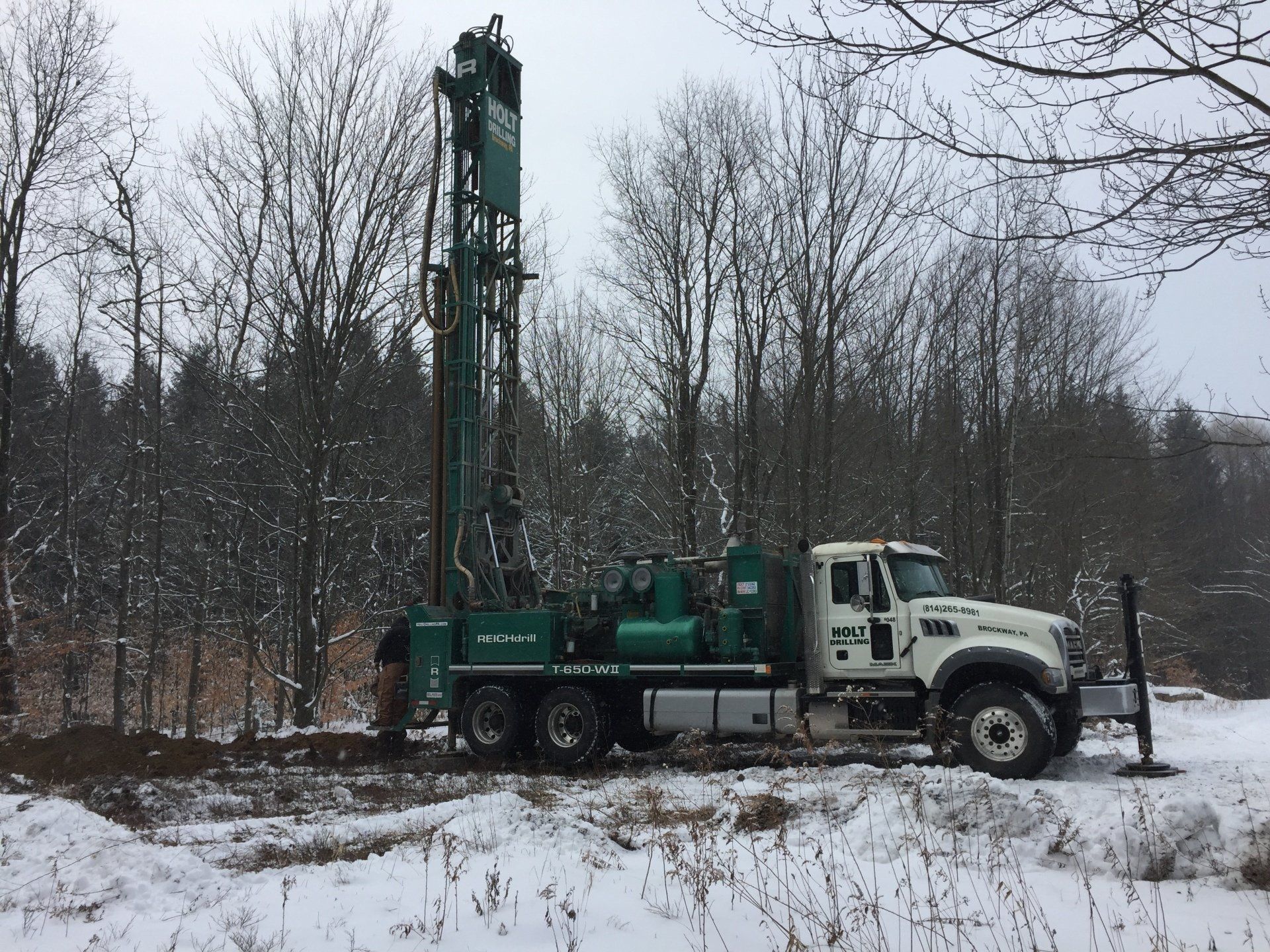 Large drilling rig to drill for a water supply well | ARM Group Water Resources & Natural Gas Services