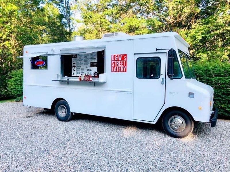 D&W's Street Eatery White Food Truck