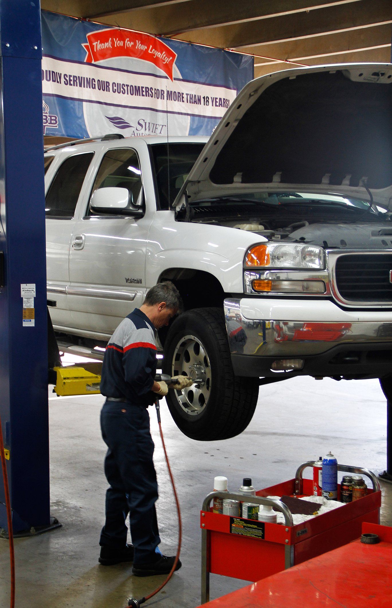 Mechanic Changing Tires – Littleton, CO – Swift Automotive