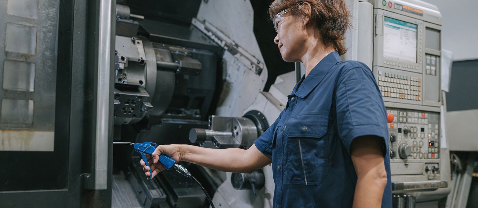 Ar comprimido na indústria pode gerar altos custos invisíveis. Entenda como vazamentos, pressão e má