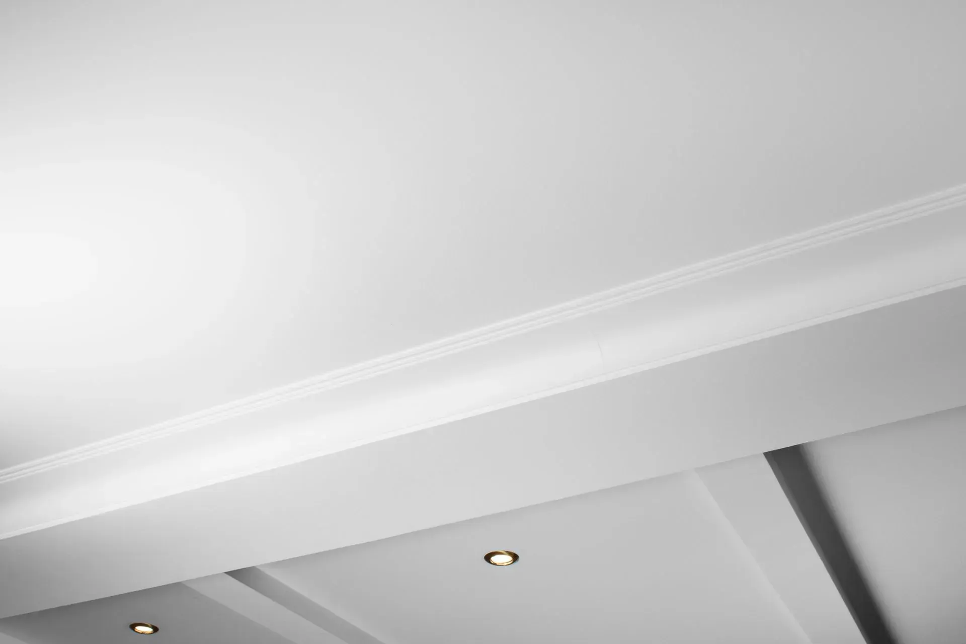 White ceiling with crown molding and recessed lights in a modern room