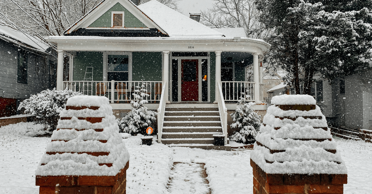 Oregon rental home covered in snow during winter