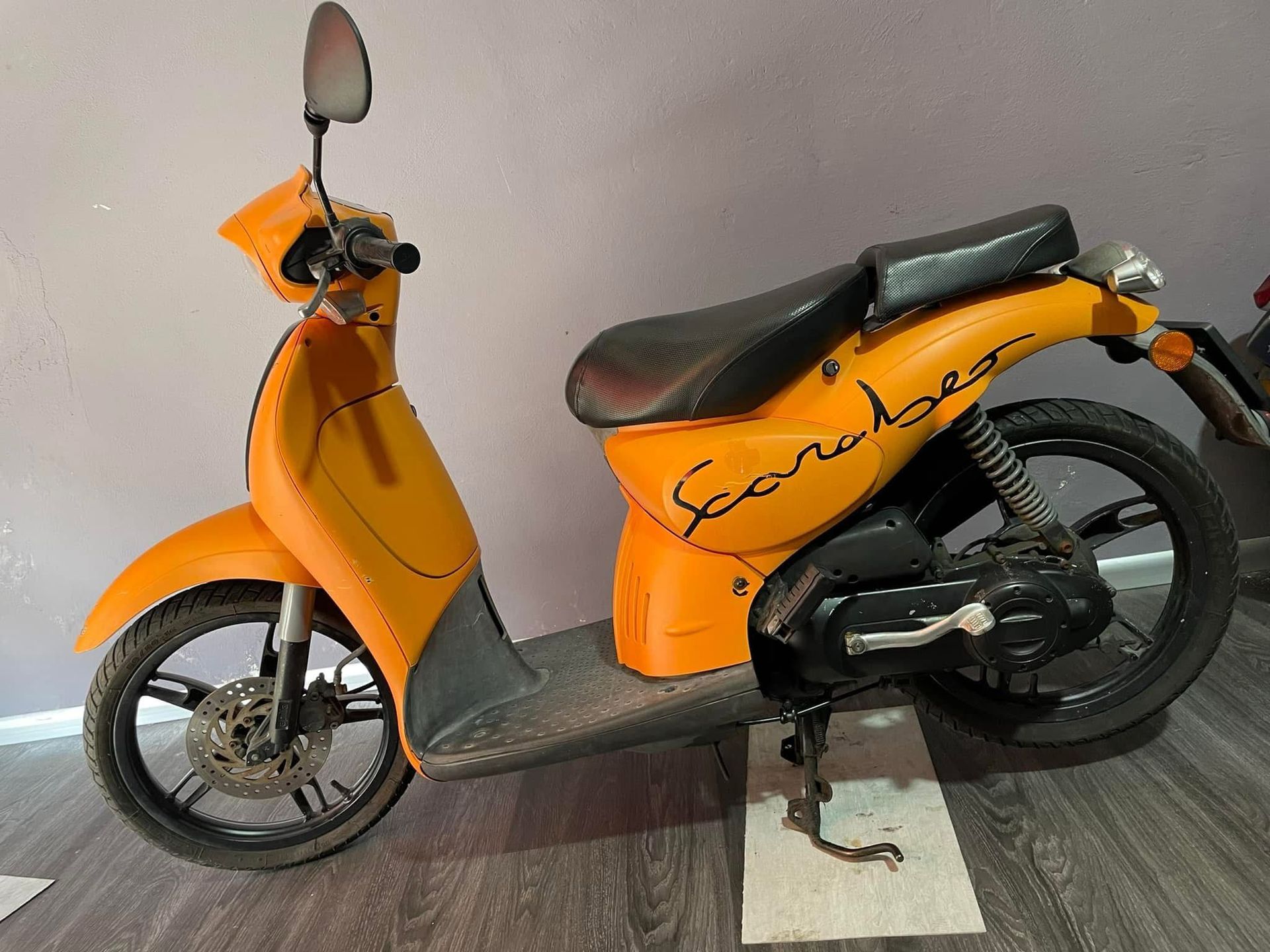 scooter arancione