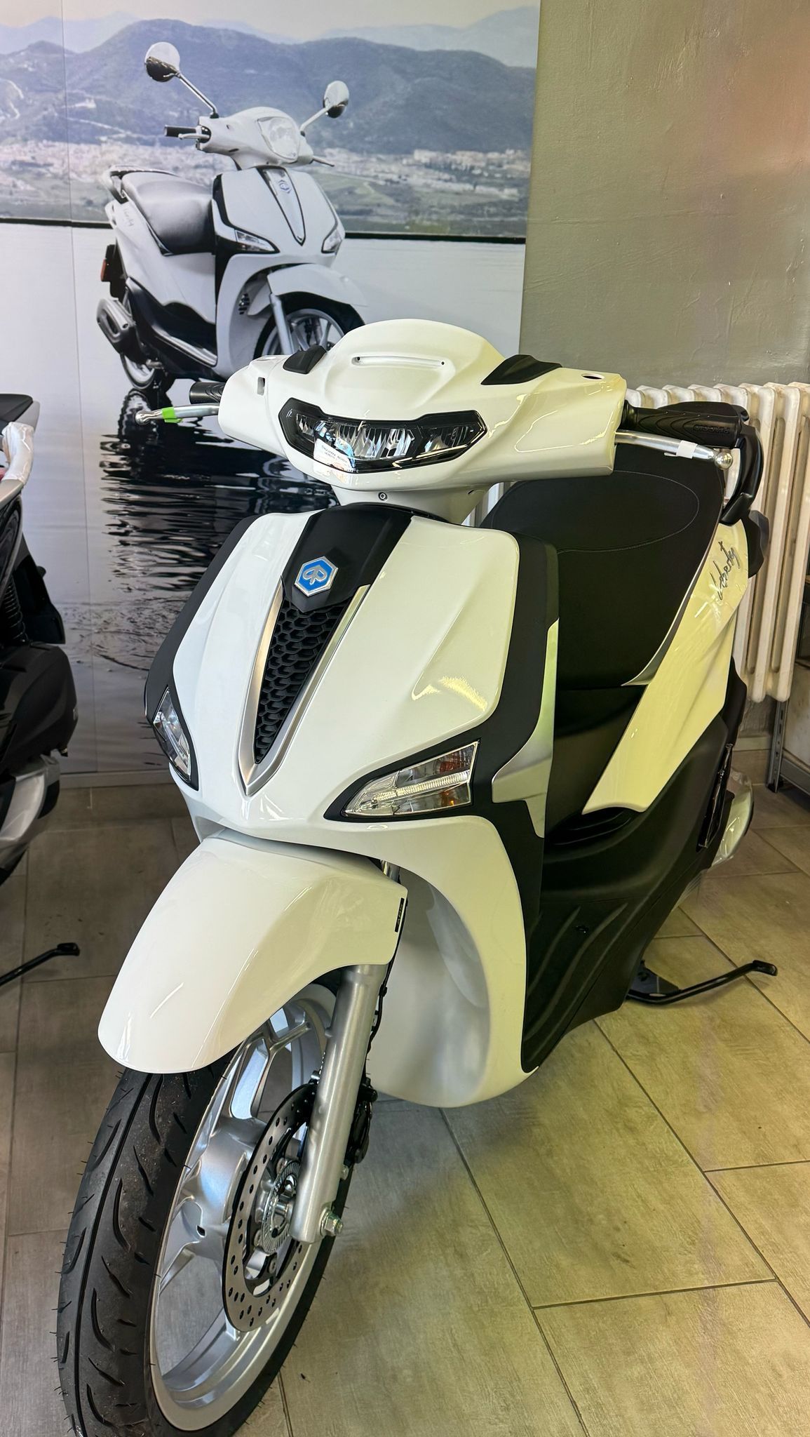 scooter bianco