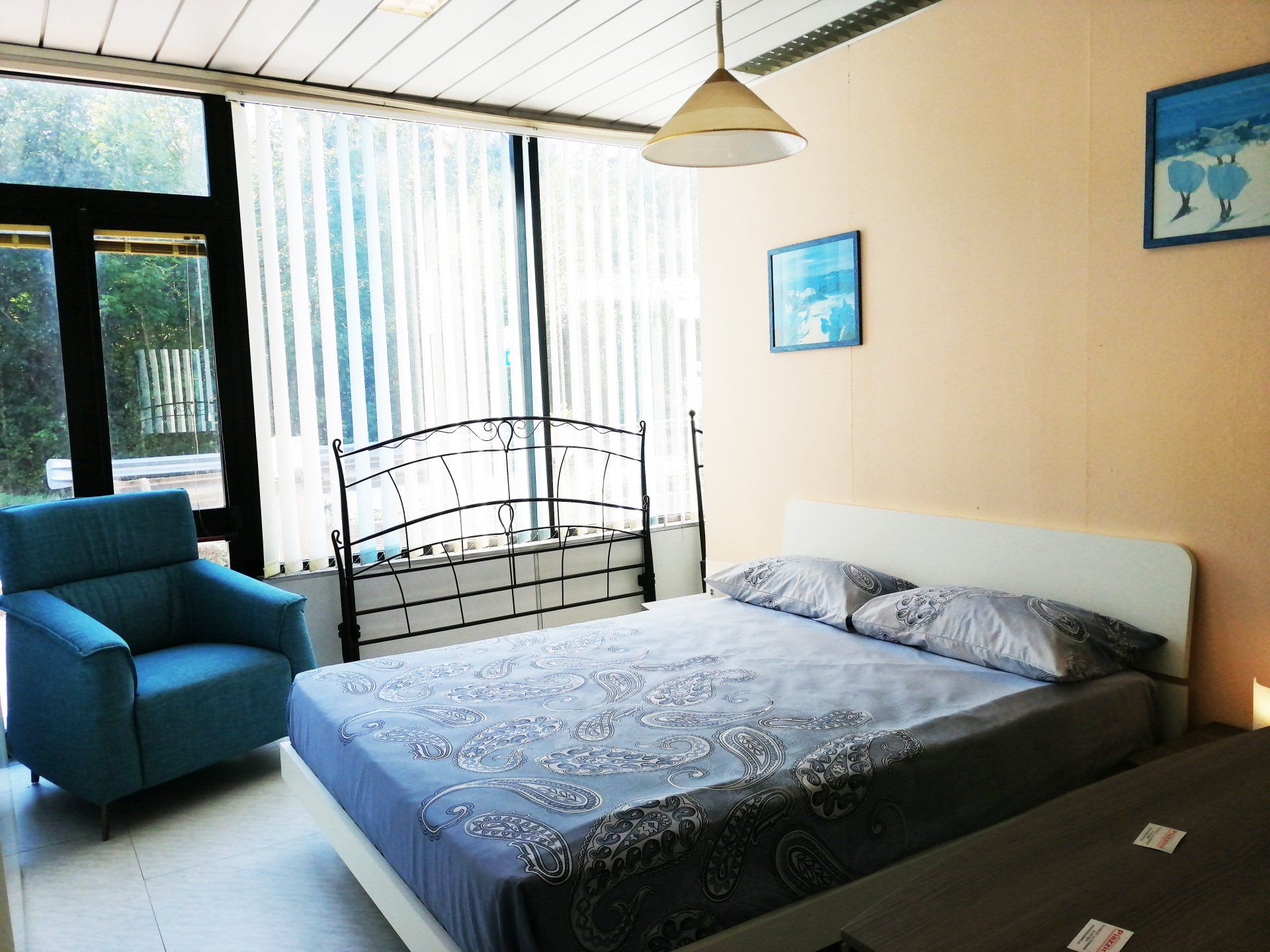 camera con letto matrimoniale