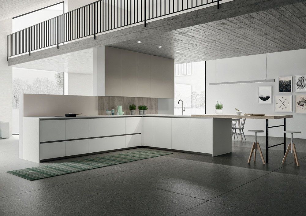 cucina moderna con arredi bianchi