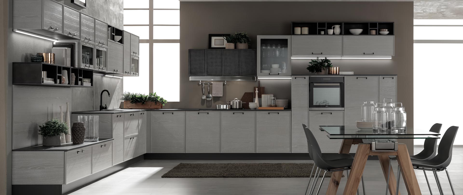 cucina moderna con elettrodomestici