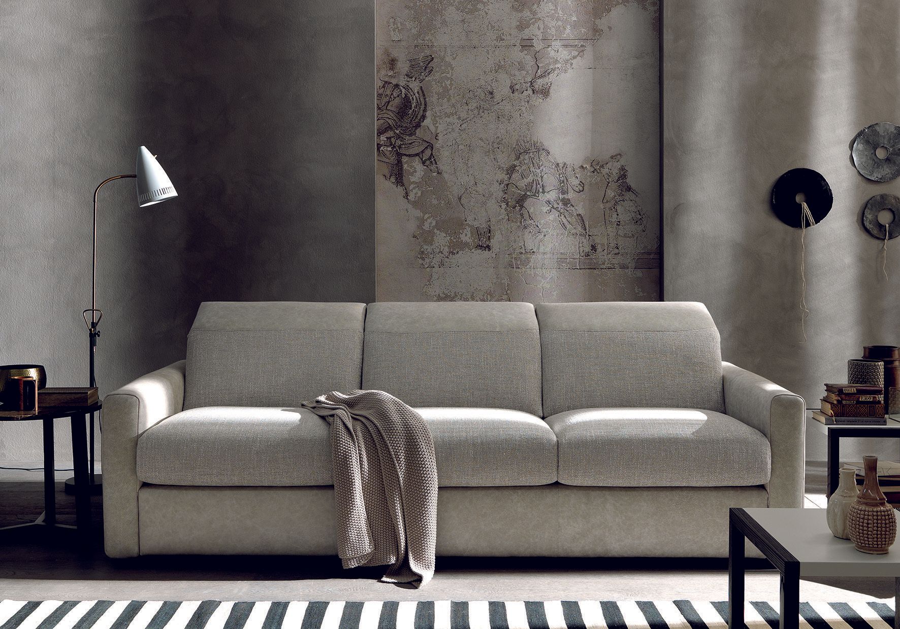 divano moderno a tre posti