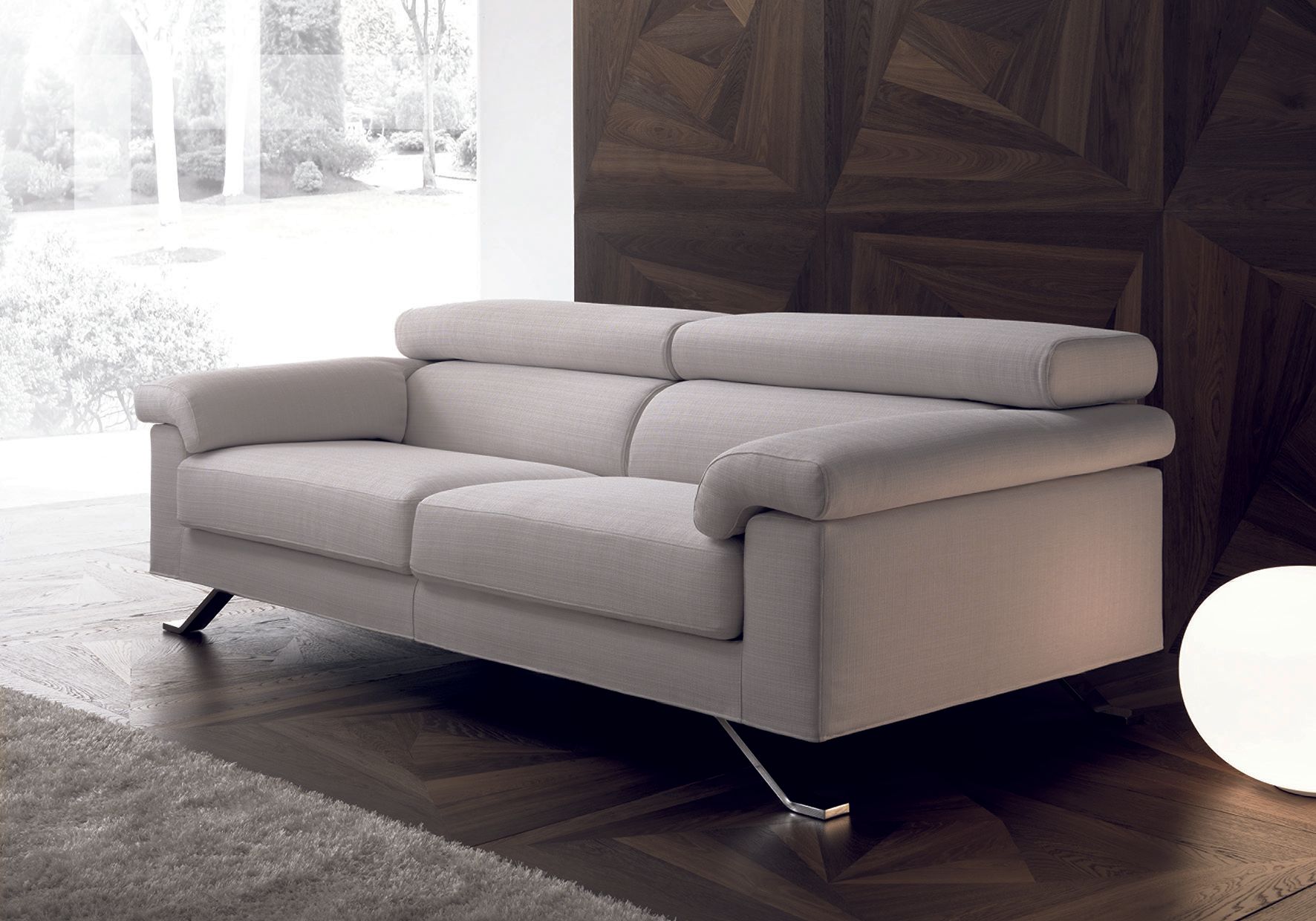 divano grigio a due posti