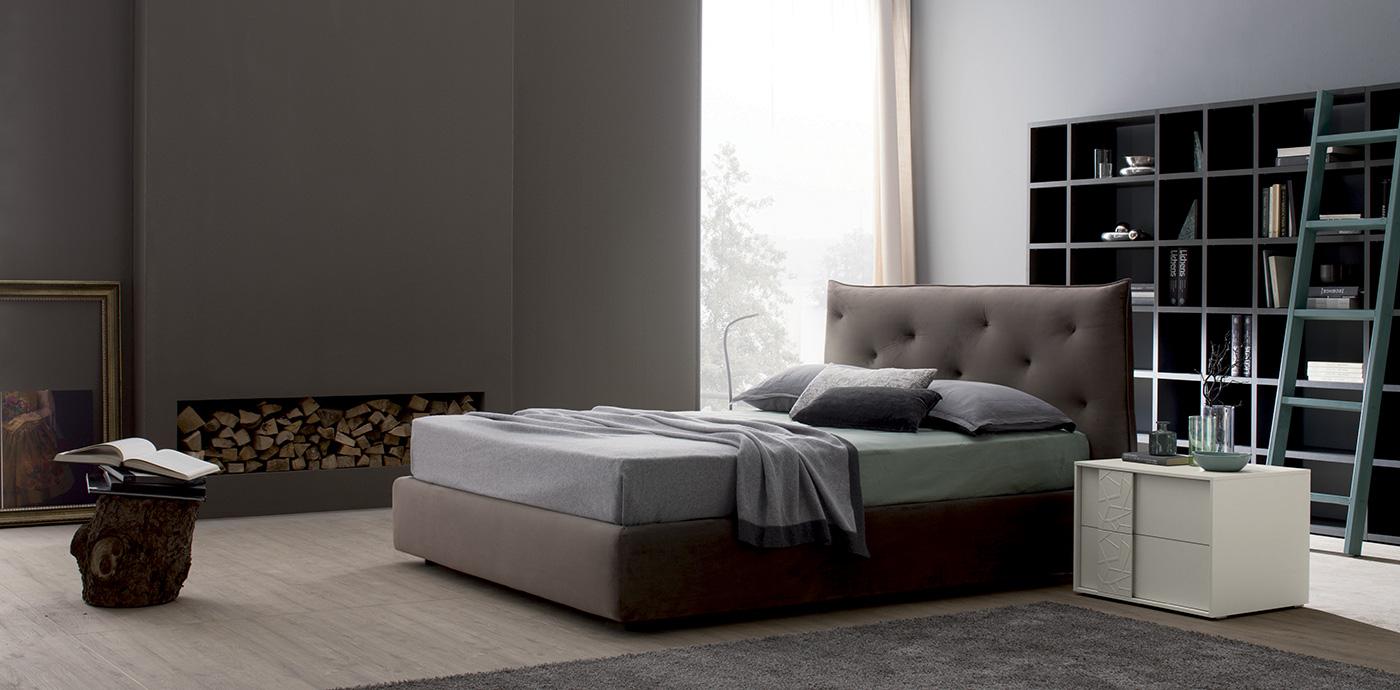 letto matrimoniale con testiera grigia
