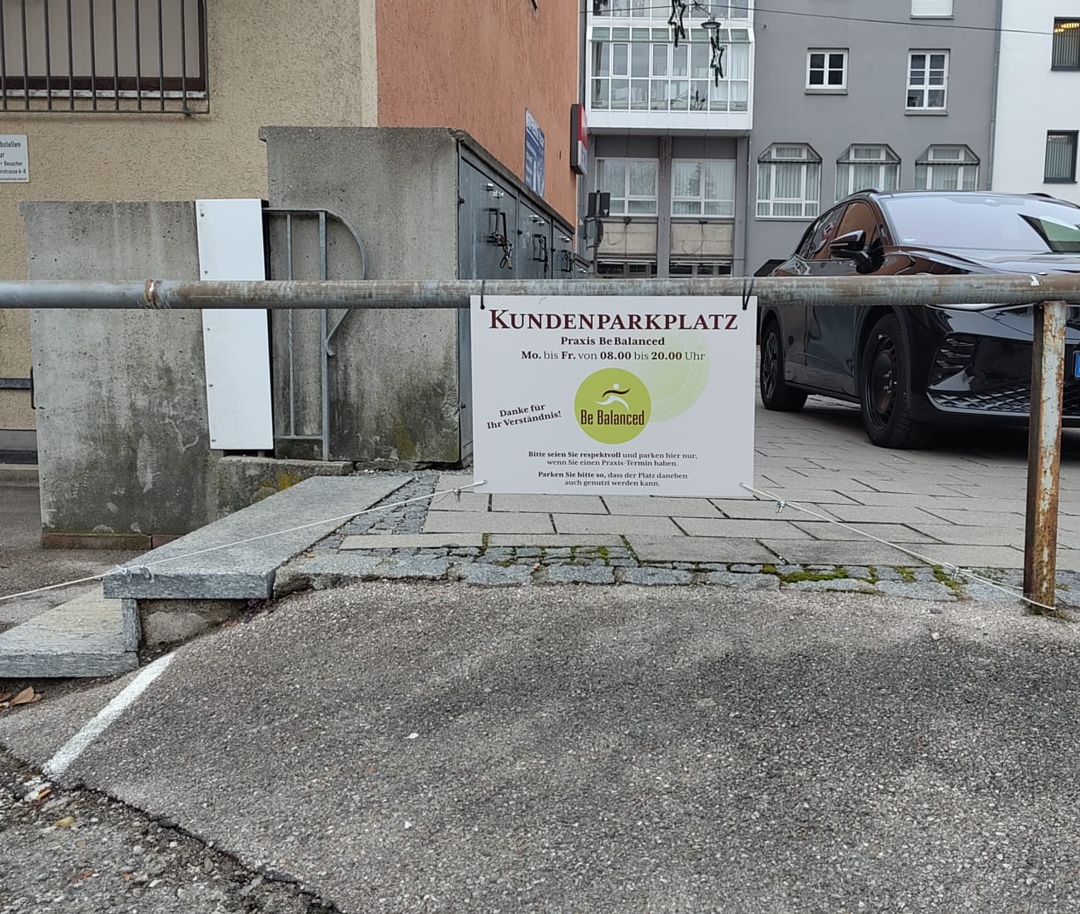 Kundenparkplatz im Innenhof