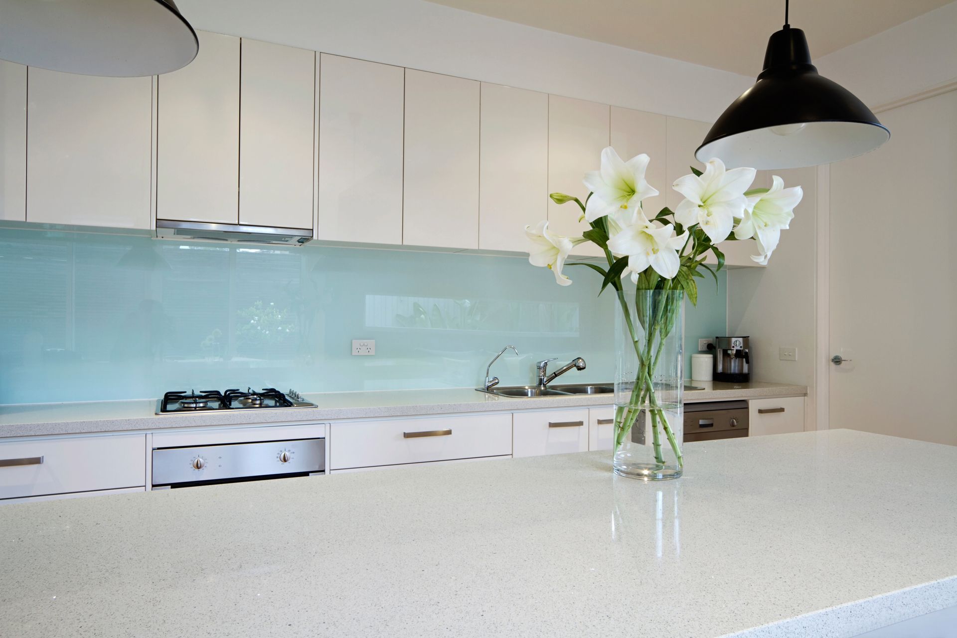 A beautiful kitchen with glass splashbacks.