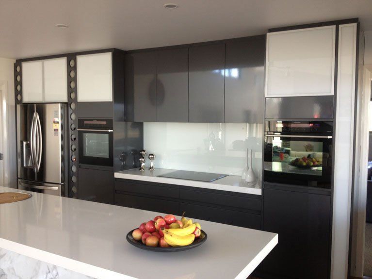 glass splashback installation in home