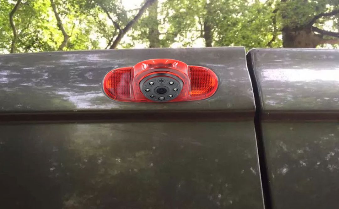 Achteruitrijcamera in de derde remlicht voor  Renault Trafic 2001 - 2016