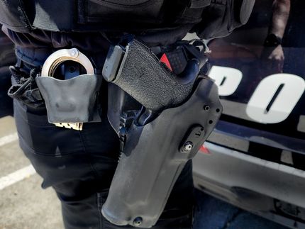 photo of Redlands CA Police Officer pistol and handcuffs