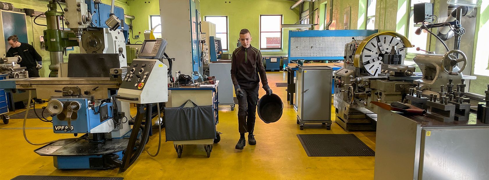 Marcus arbejder to eftermiddage om ugen hos Lykkegaard A/S som arbejdsdreng. 