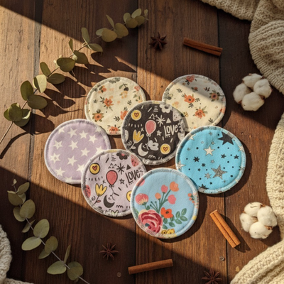Discos desmaquillantes reutilizables con diversos diseños florales, de estrellas y estampados .