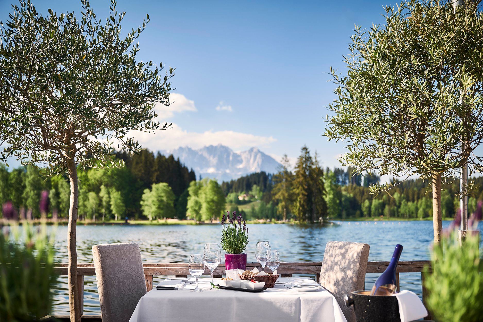 restaurant mit ausblick auf den schwarzsee - pipinos