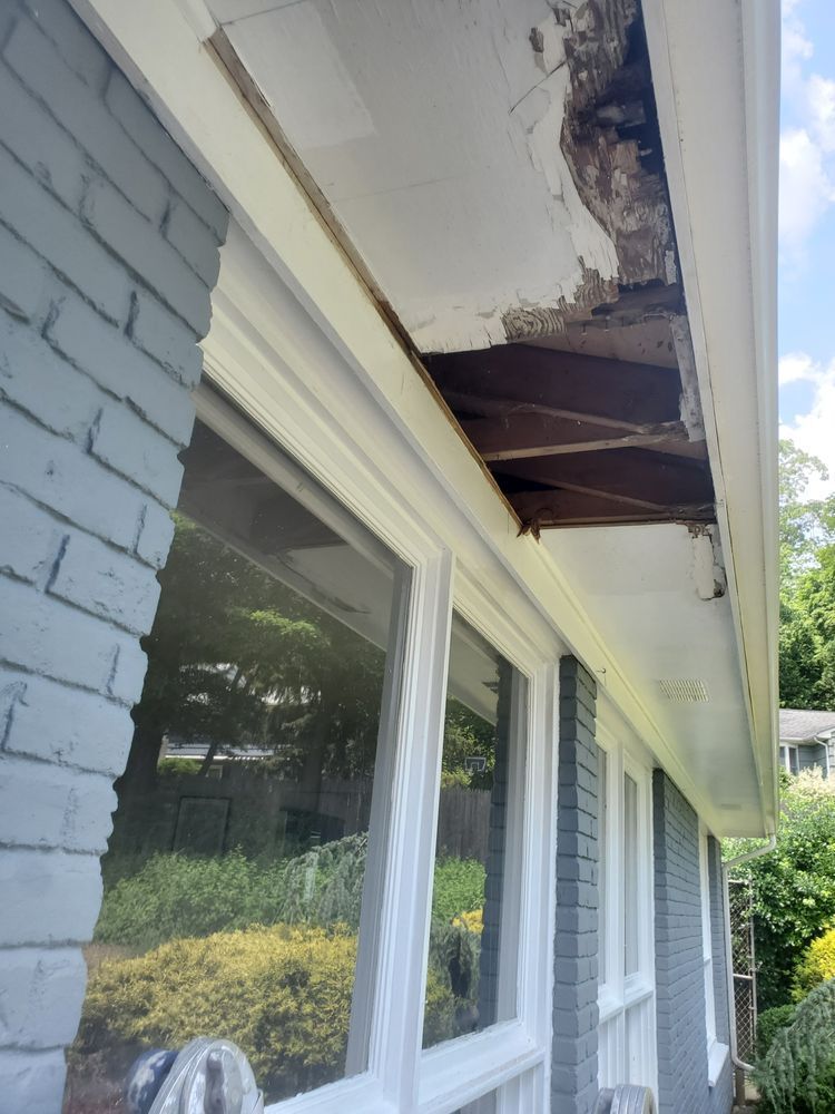 A house with a roof that has fallen off