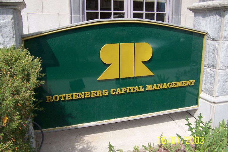 A green sign that says rothenberg capital management