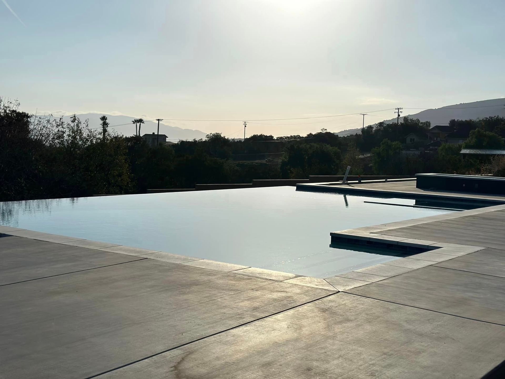 A large swimming pool with mountains in the background