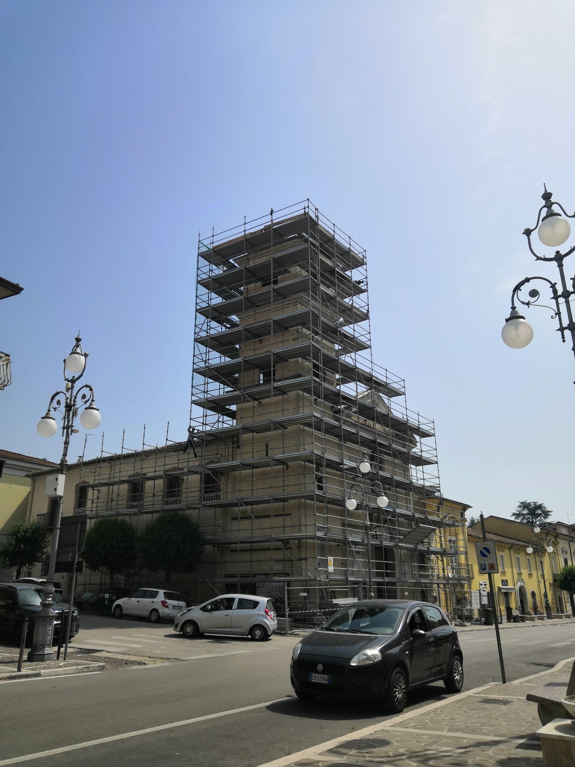 Ponteggio di servizio per restauro chiesa