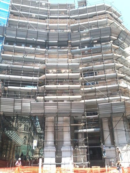 Ponteggio di servizio edificio monumentale