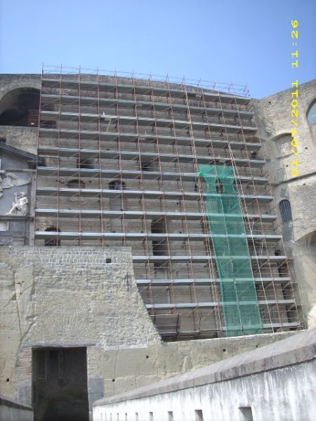 Ponteggio manutenzione pareti di tufo