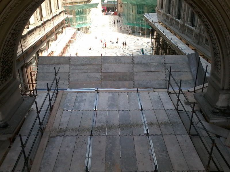 Soppalco e parasassi di protezione