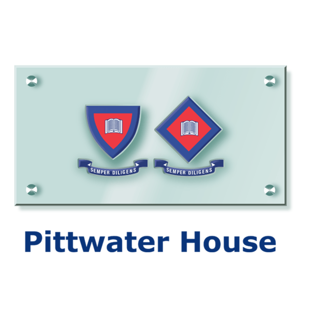 A sign that says pittwater house on it