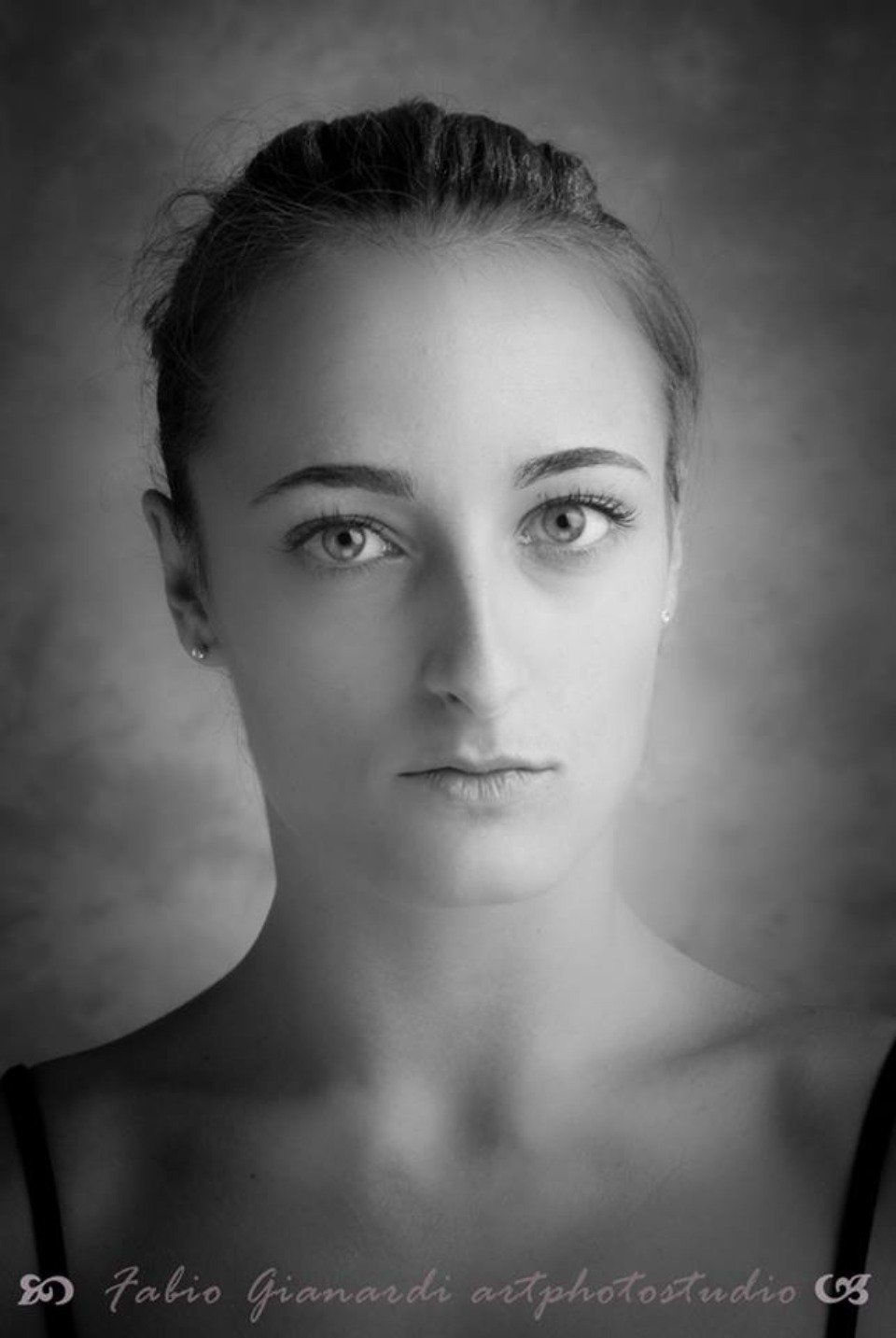 Lara Pilloni qualified ballet dancer