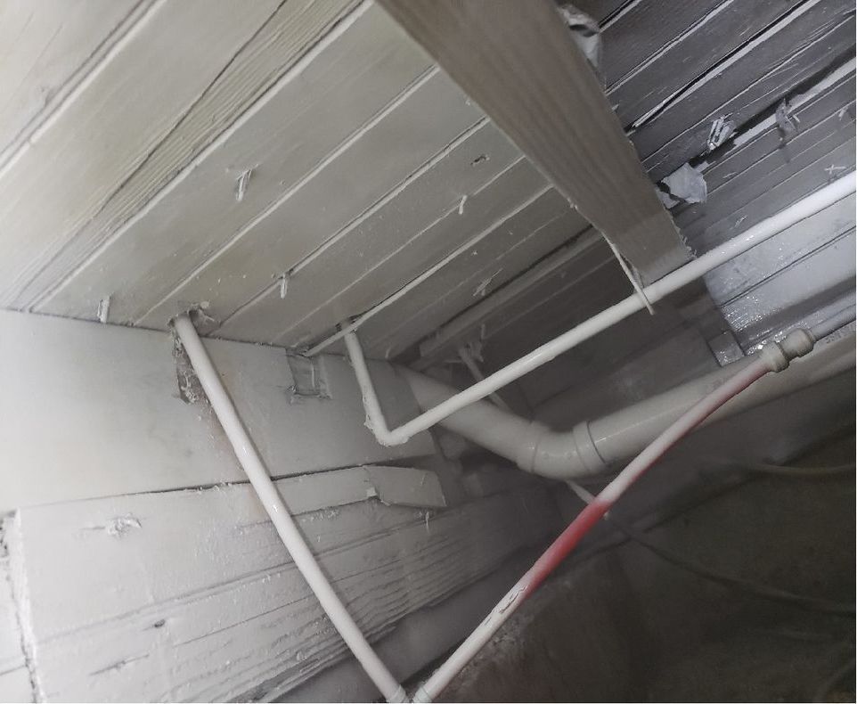 A room with a lot of pipes and wires