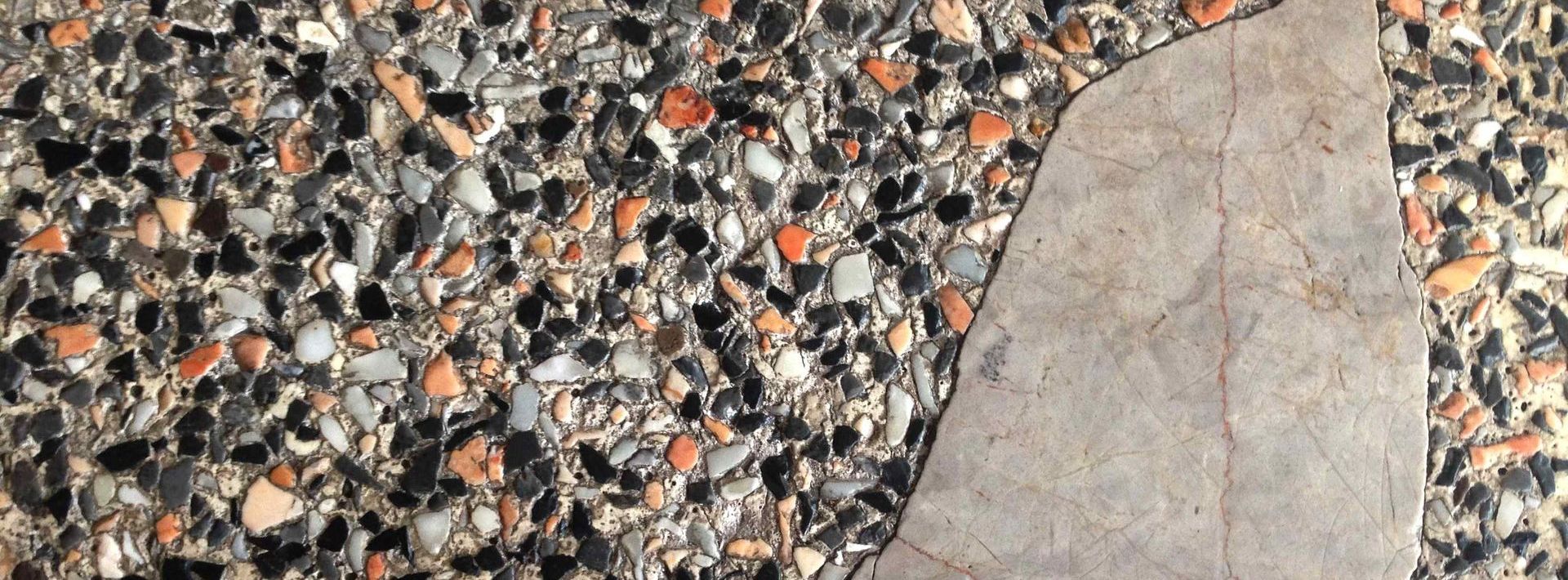Exposed Concrete Aggregate With Large Stone
