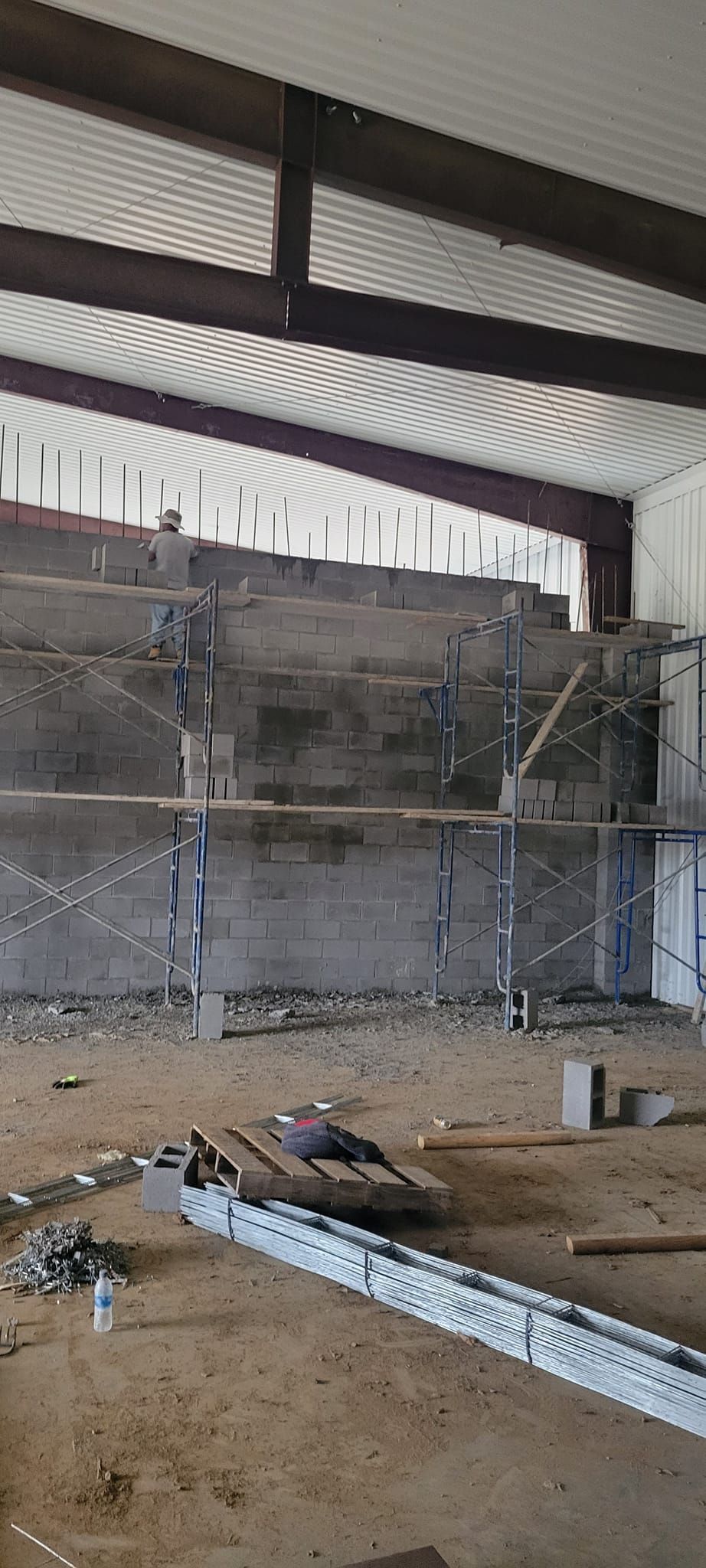 A large warehouse with a lot of concrete walls and a ceiling.